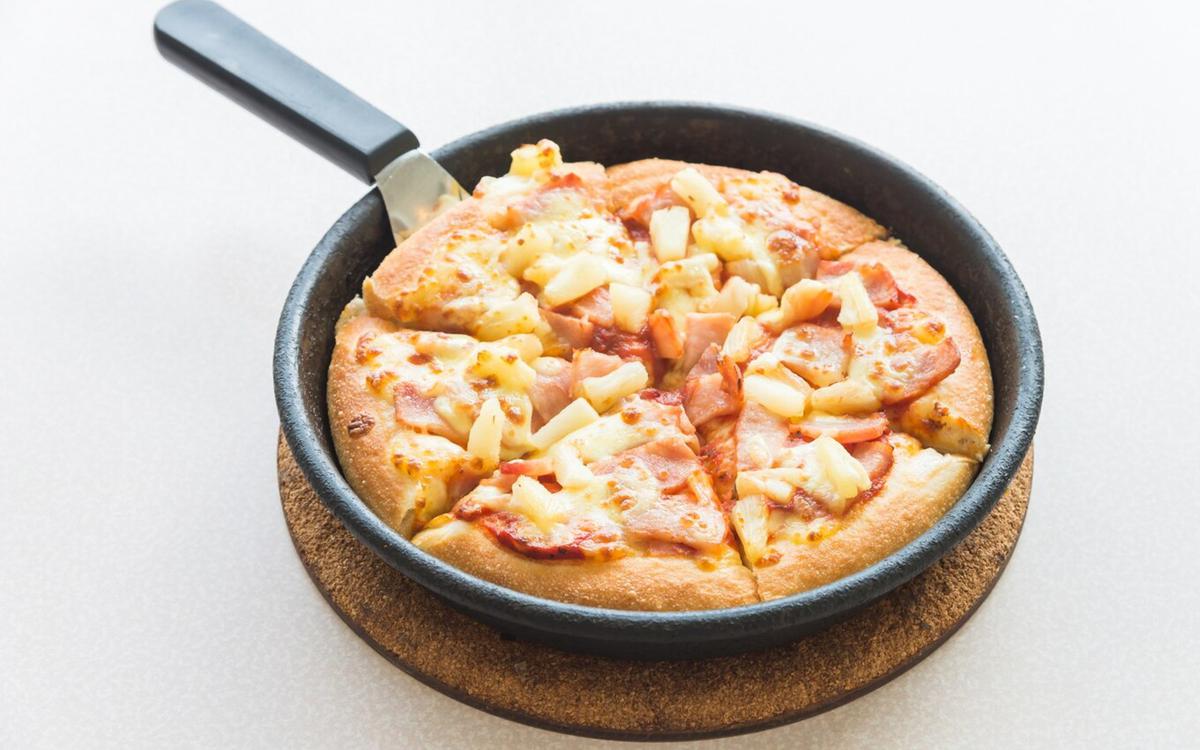 Pizza de sartén | La pizza casera de sartén se convertirá en tu favorita por su gran sabor. (Freepik)