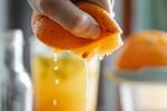 ¿Por qué tomar un jugo de naranja todos los días no es tan bueno como creíamos?
