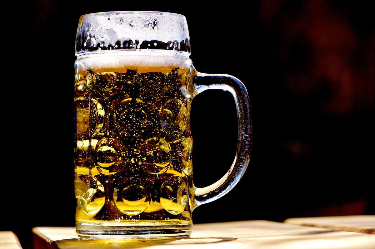 Cerveza. | ¿Y con cuántas cervezas puedo pasar el alcoholímetro? (Pixabay)