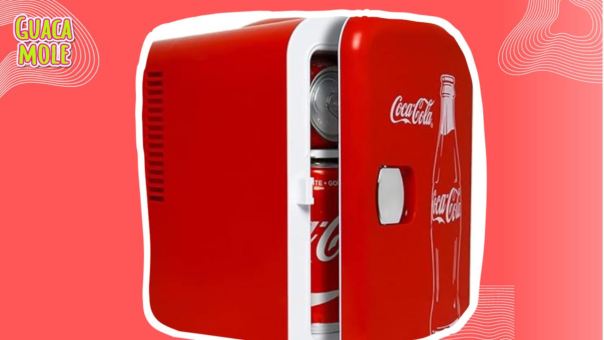 Mini refrigerador | Su diseño es de Coca-Cola y mantendrá frescas tus bebidas (Amazon).
