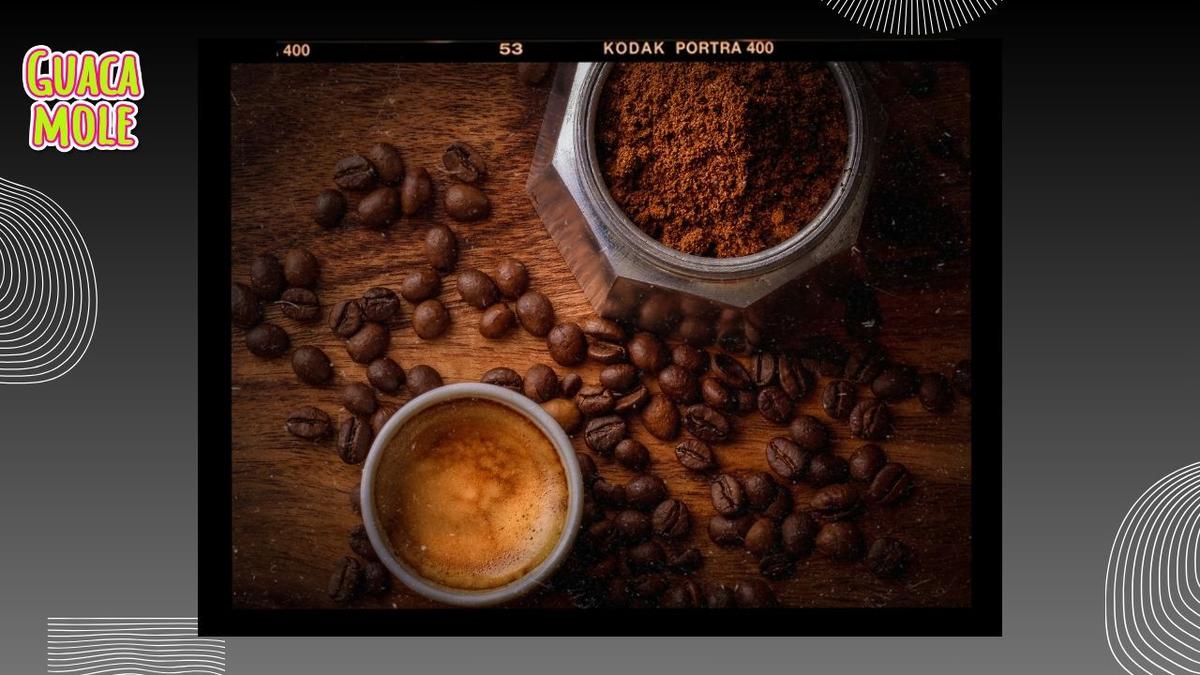 Café. | Conoce si el cafecito en sus ambas versiones tiene caducidad y cómo conservarlo. (Canva).