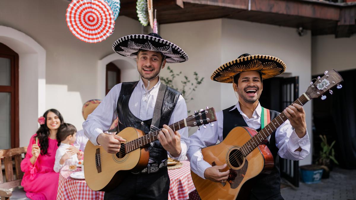 Mariachis en CDMX. | Estos restaurantes tienen un espectáculo musical para disfrutar mientras comes. (Fuente: Pexels).