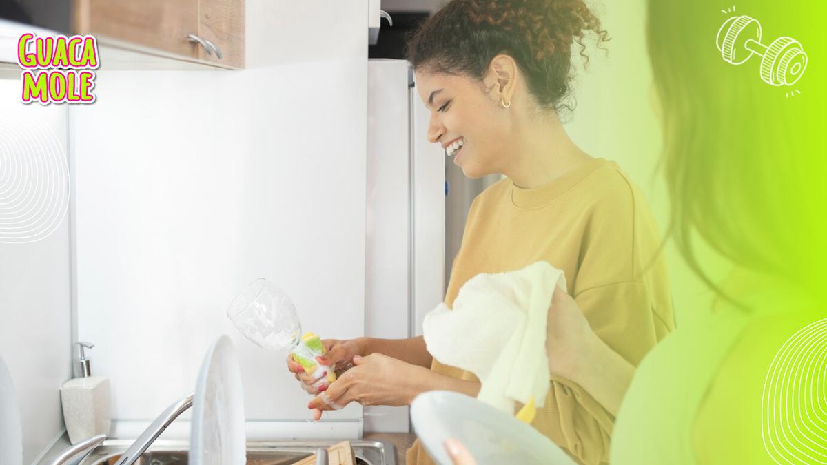 Riesgos de combinar jabón y cloro. | La limpieza del hogar debe hacerse de manera responsable, priorizando la salud y el bienestar. (Freepik)