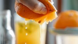 ¿Por qué tomar un jugo de naranja todos los días no es tan bueno como creíamos?