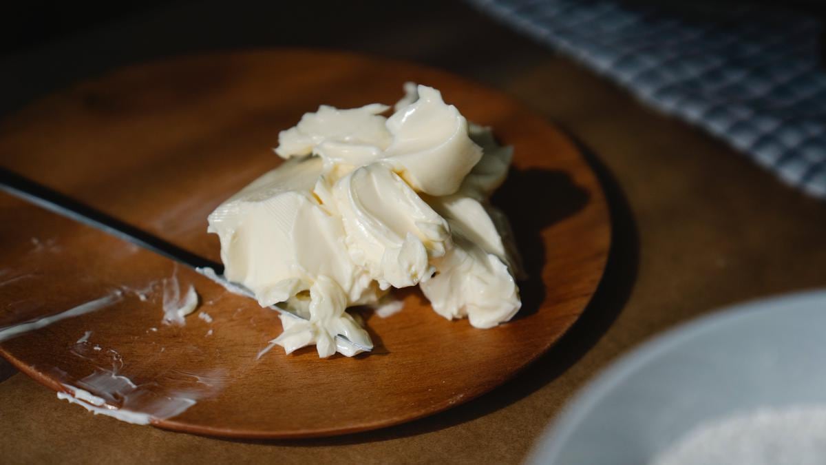 Mantequilla vs. Margarina. | Los dos alimentos, frente a frente. (Fuente: Pexels).
