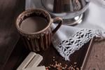 Cómo preparar chocolate caliente blanco, una bebida ideal para el clima frío