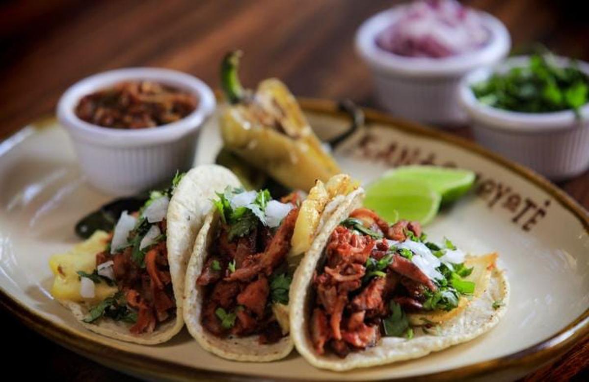 Tacos de carne. | La comida mexicana de nuestros ancestros, a todas horas en estos restaurantes
(Fuente: santocoyote.com)