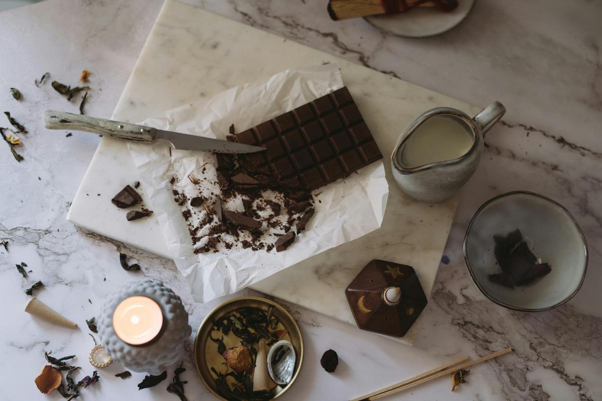 Chocolate amargo | Uno de los alimentos que pueden servir para reemplazar al café
(Fuente: Pexels)
