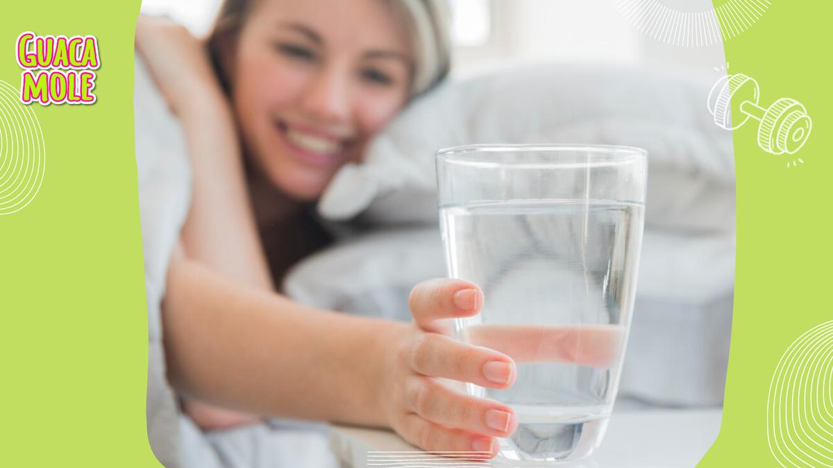 Beber agua con sal | Descubre los beneficios que tiene el beber este líquido. (Freepik)
