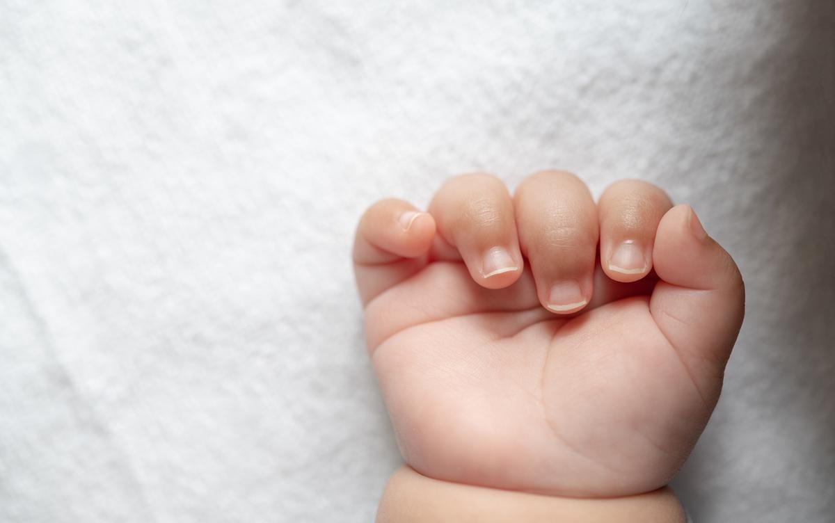 Uñas de bebé | Mantener las uñas de tu bebé cortas es fundamental para evitar accidentes. (Freepik)