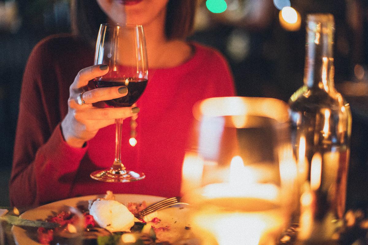 Cena de Año Nuevo. | Es posible asistir a la cena en ambos restaurantes o bien acudir para la barra horas más tarde. (Fuente: Pexels).