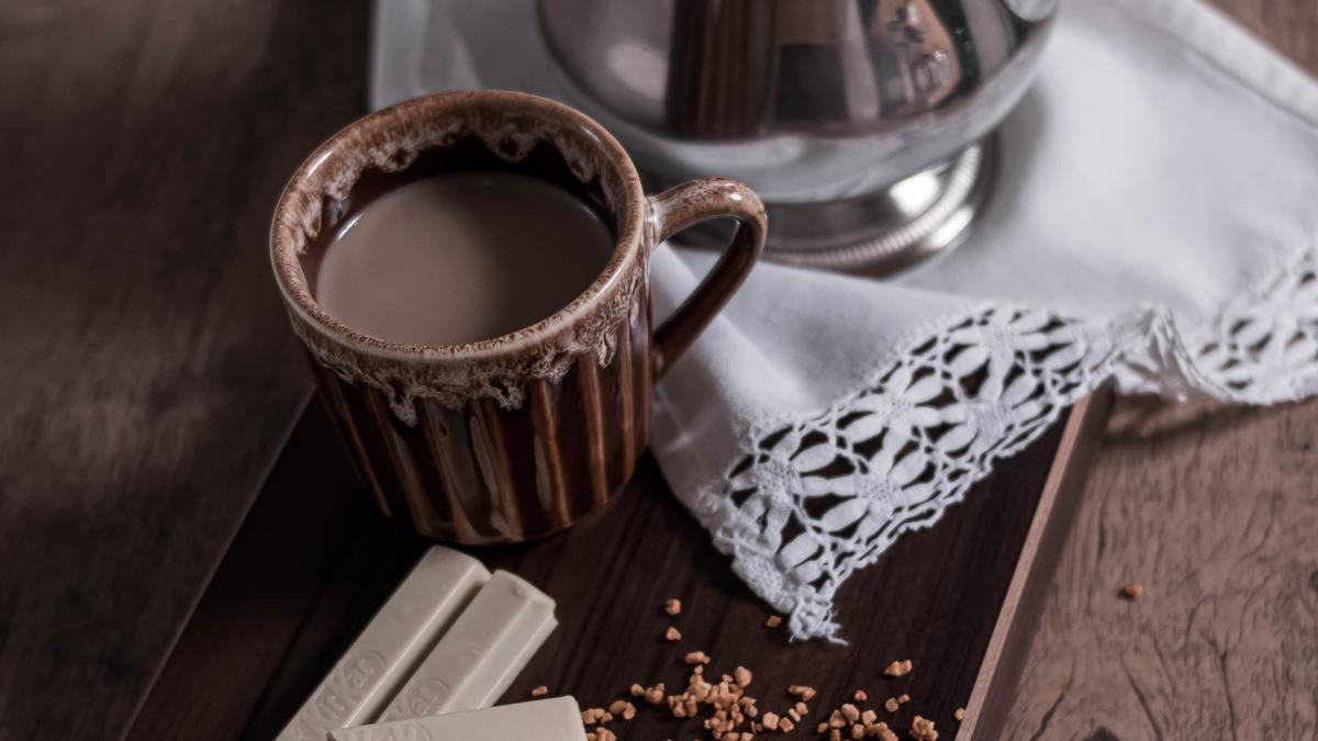 Chocolate blanco | Prepara esta receta alternativa a la clásica bebida para ganarle al frío
(Fuente: Pexels)
