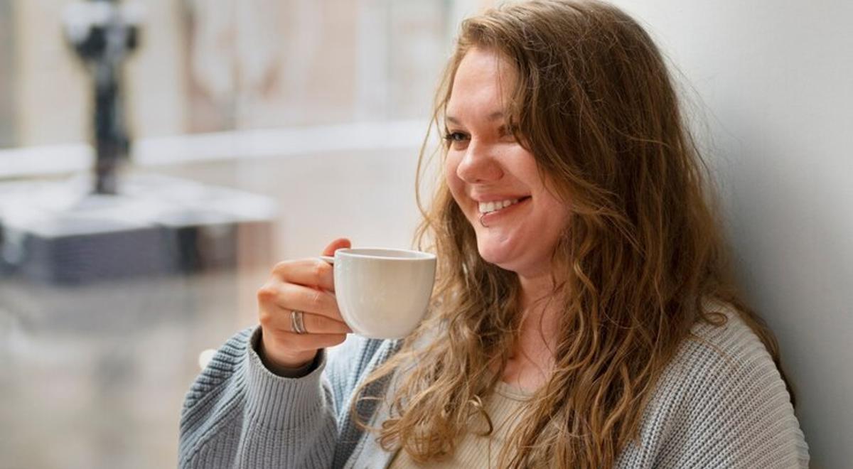 té para ser feliz | Beber el té de albahaca te ayudará a sentirte más feliz. (Freepik)