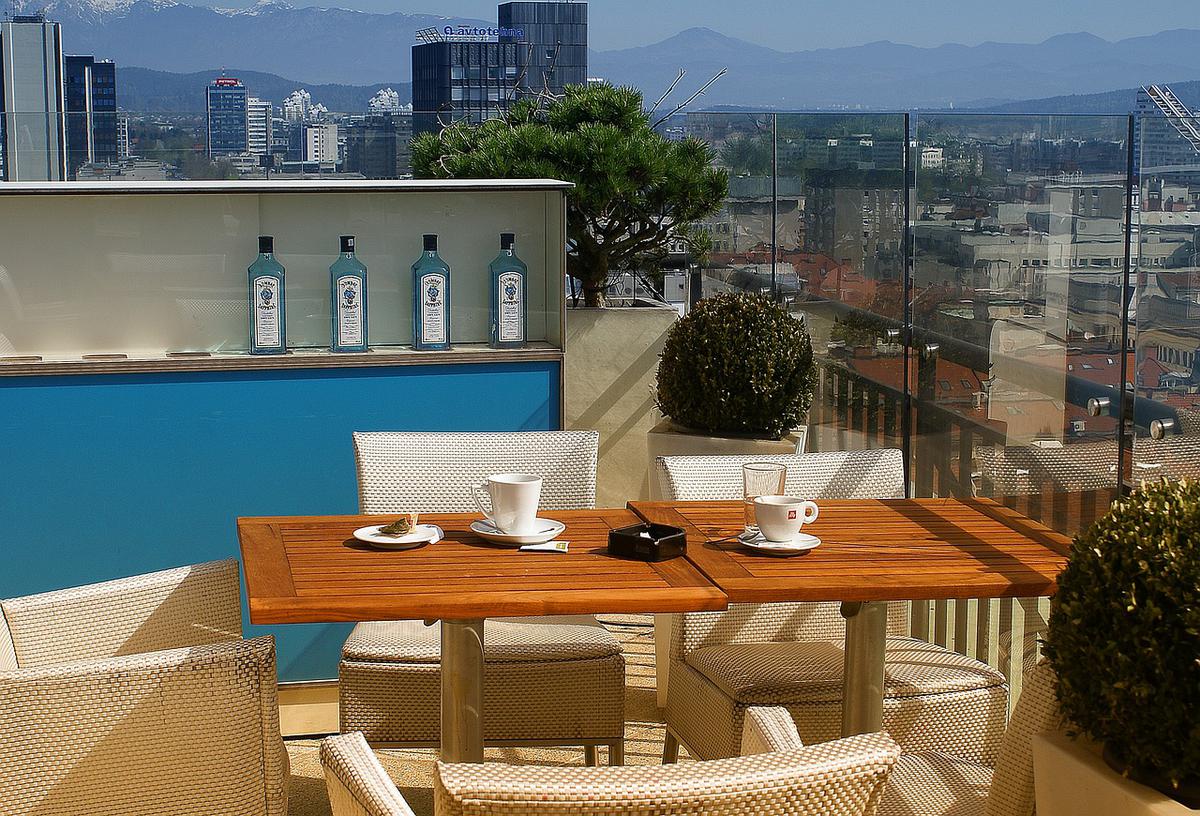 Terraza | Las reuniones se disfrutan más en una terraza (pixabay.com).