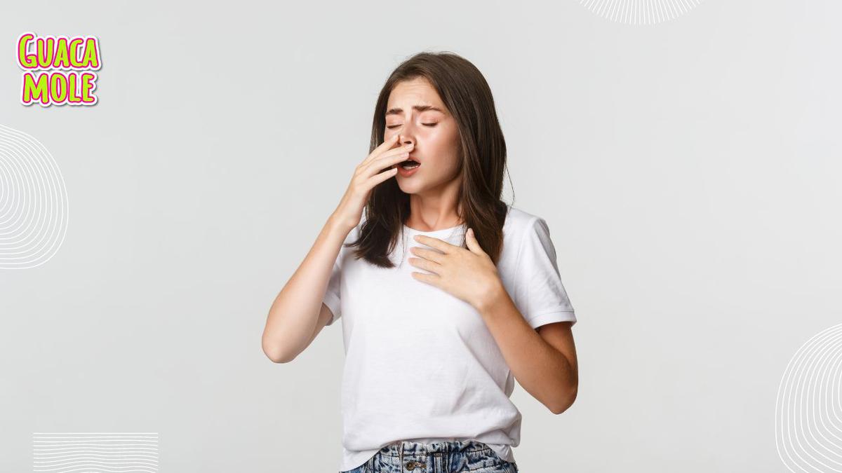 Estornudar. | Conoce los riesgos de aguantarse los estornudos, según datos de la UNAM. (Canva).