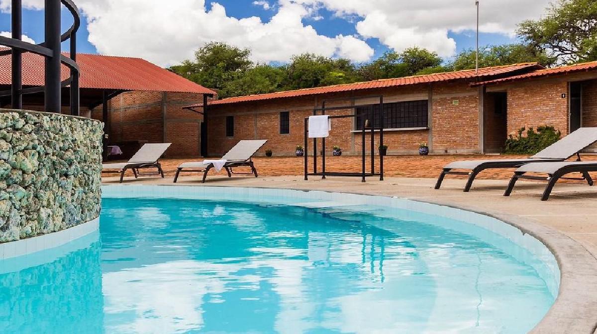 aguas termales de pedernal hotel | Las albercas termales de Pedernal Hotel son su principal atractivo. (Instagram)