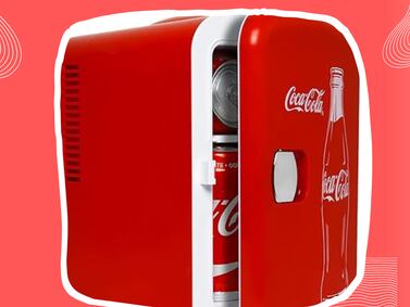 Consigue un mini refrigerador Coca-Cola a un súper precio en Amazon