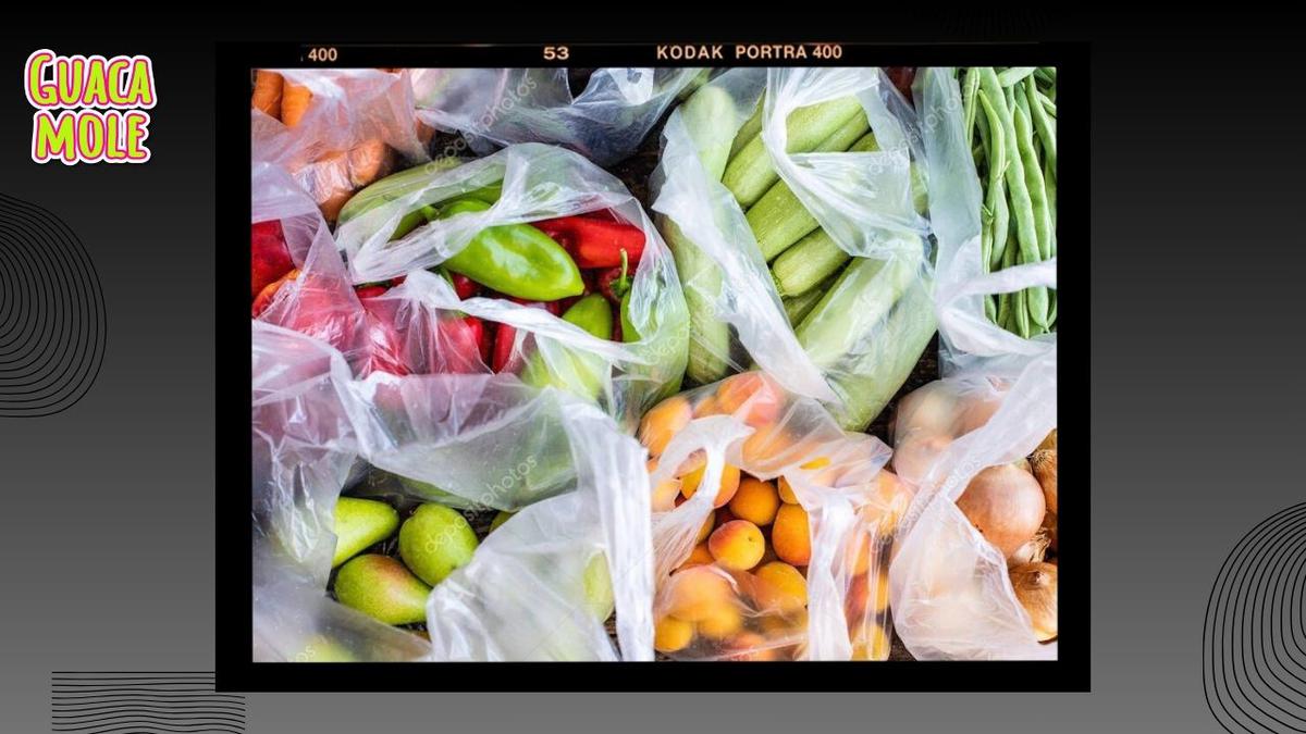 Verduras en bolsas. | Conoce las razones por las que no debes guardar tus verduras en bolsas y en el refri. (Especial: Deposit).