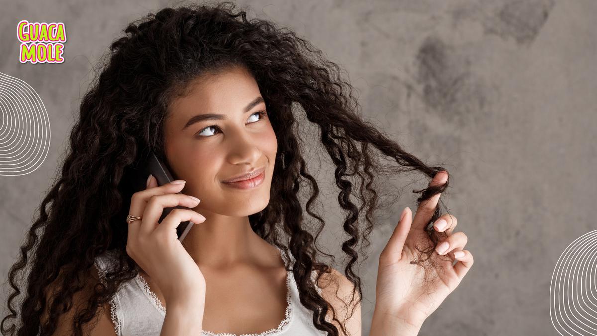 Curly girl method. | Esta forma de estilar tus rizos te cambiara la vida. (Freepik)