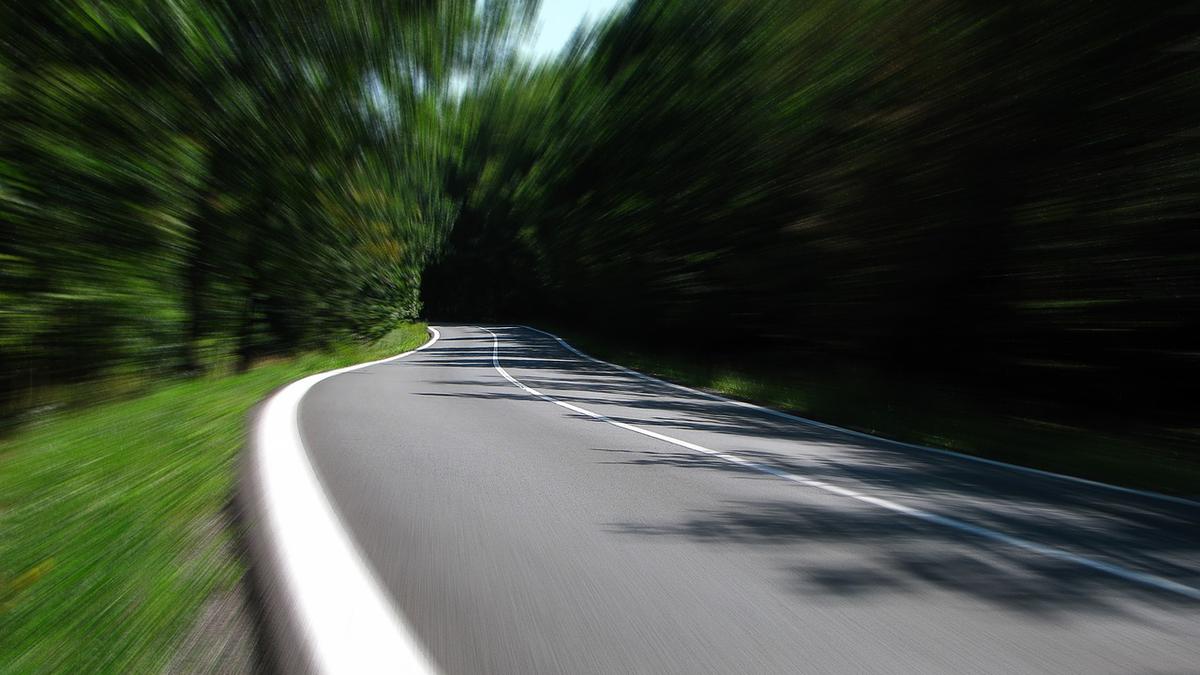 Carretera | Viaja en carretera con un descuento exclusivo  (pixabay.com).
