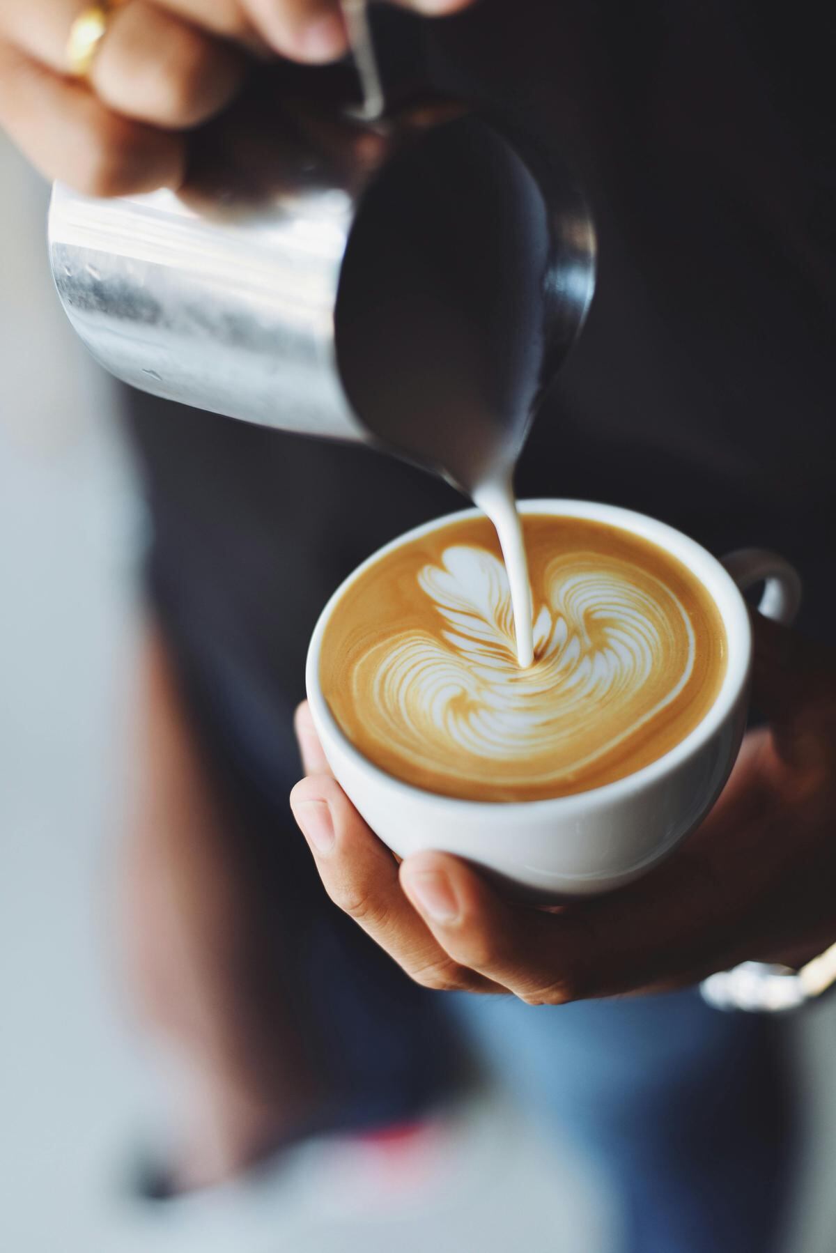 Flat White | Como si trabajaras en una cafetería, esta es una receta muy sencilla de preparar
(Fuente: Pexels)