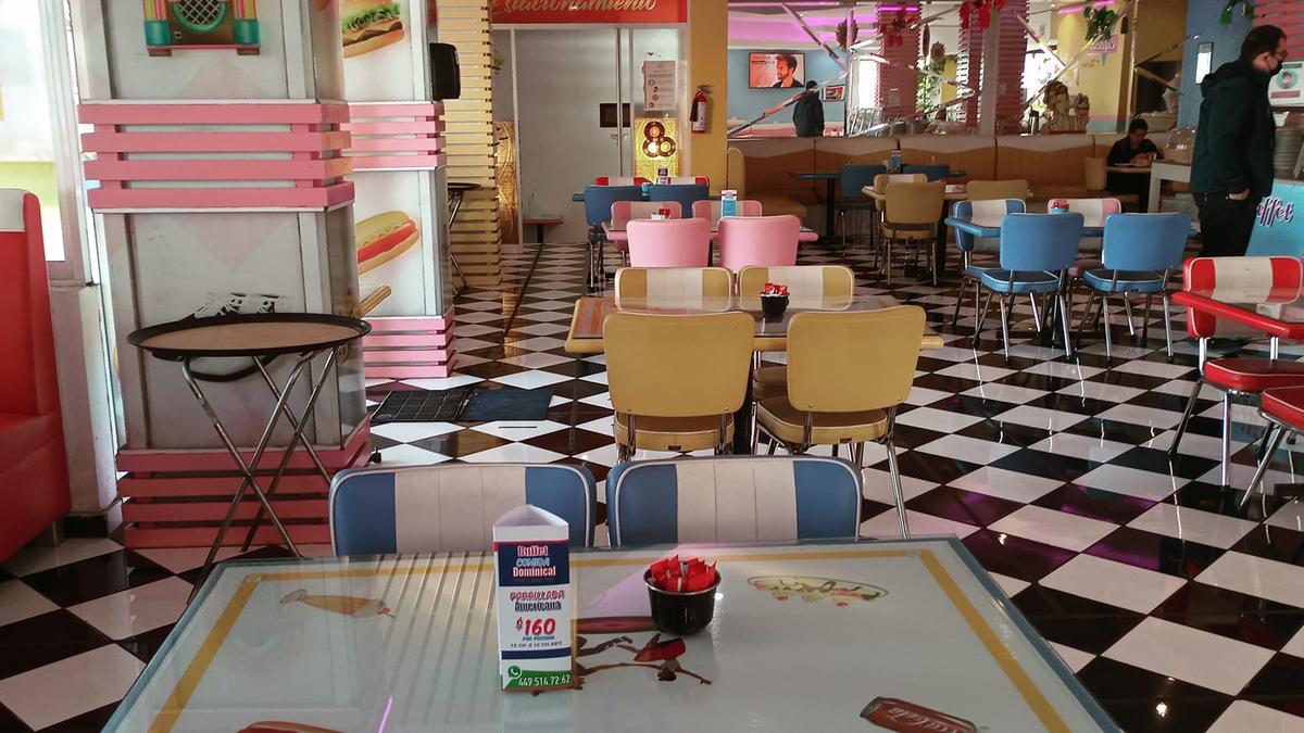 Restaurante temático de los 50's | El restaurante que te dará un viaje a los 50's (Cafetería de los 50's/ Facebook).