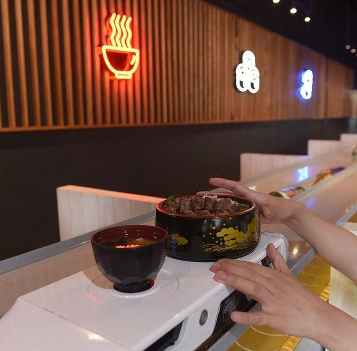 Restaurante Japonés Tokio Inc | Los platillos llegan hasta tu mesa con sólo pedirlos a través de una tablet (Tokioinc/Instagram).