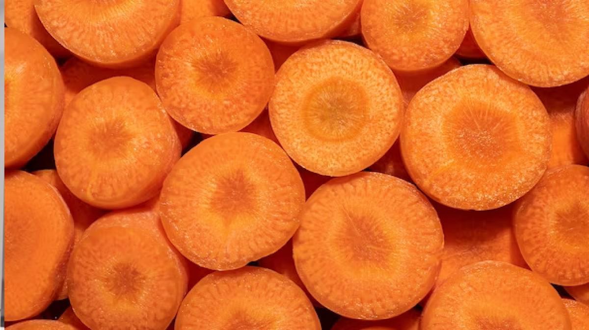 Zanahoria | La zanahoria un alimento que contiene pocas calorías, especialmente en su versión cruda, por lo que es muy recomendable en dietas de adelgazamiento. (Freepik)