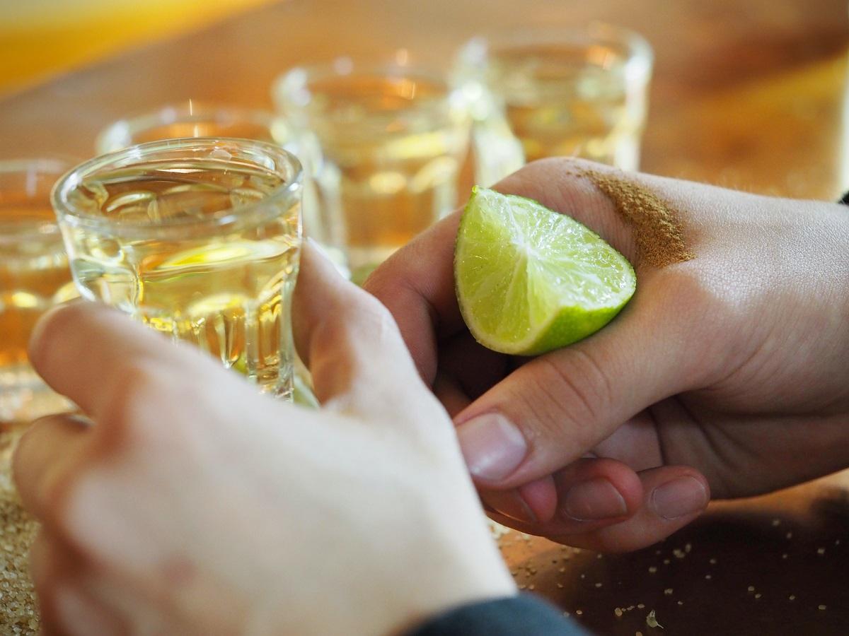 Licores al mayoreo. | No te quedes sin tu tequila para estas fiestas. (Fuente: archivo).