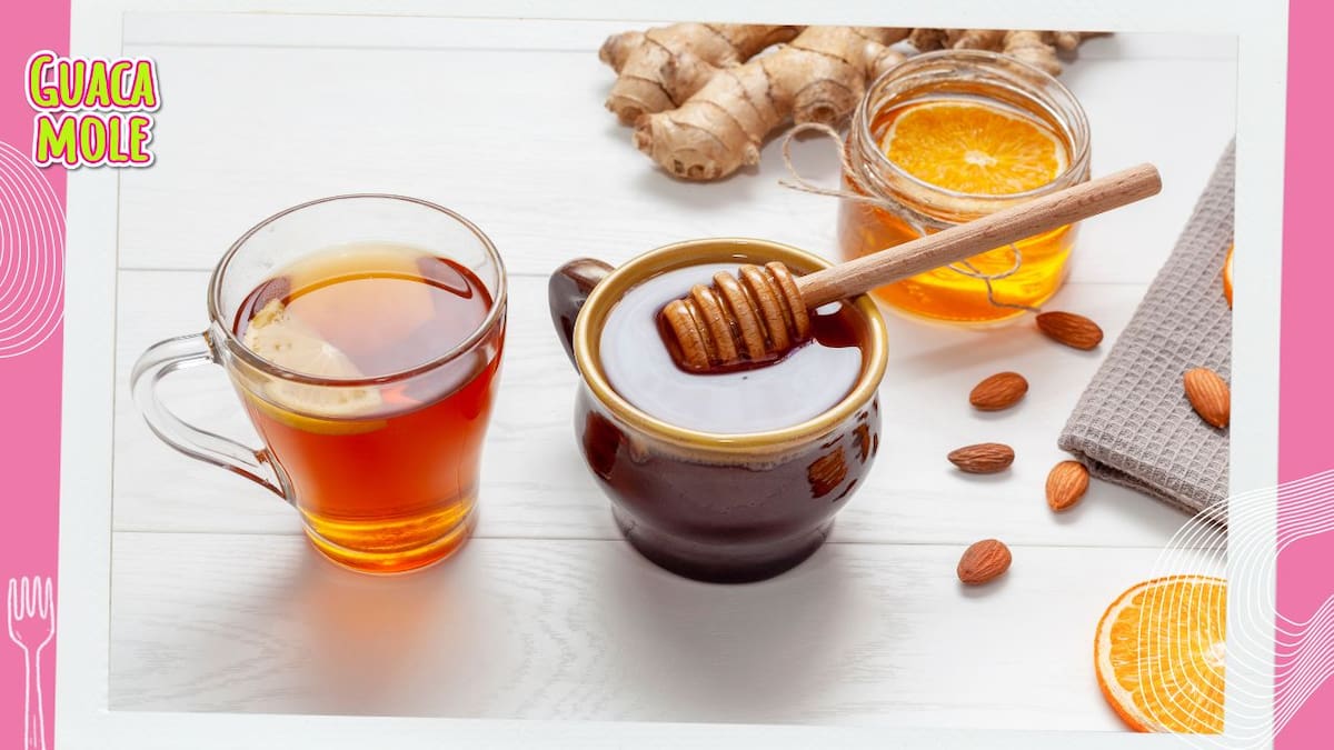 Té de miel que te ayuda a desinflamar el estómago. (Freepik).