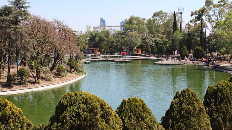 El hermoso cuerpo de agua del Bosque de Chapultepec.