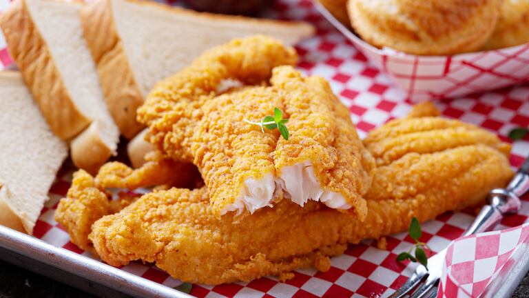 Un rico pescado frito.