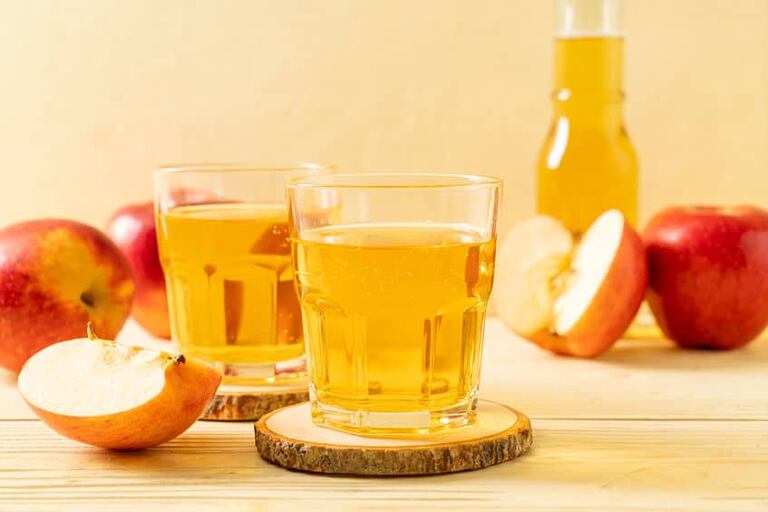 Jugo de manzana.