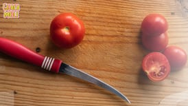 ¿Sabías lo peligroso que es cortar carne cruda y verduras en la misma tabla de picar? Nosotros te lo decimos