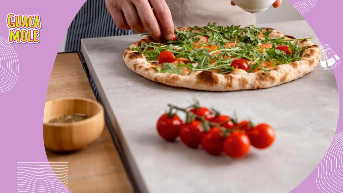 Pizza saludable | Con estas ideas, podrás preparar pizzas deliciosas y nutritivas que te encantarán. (Freepik)